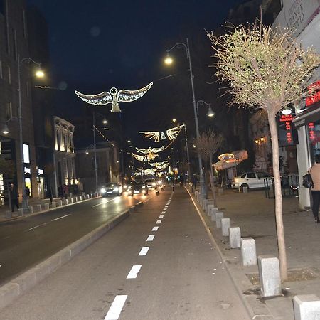 דירות בוקרשט Victoria Plaza Two Bdr Apt מראה חיצוני תמונה