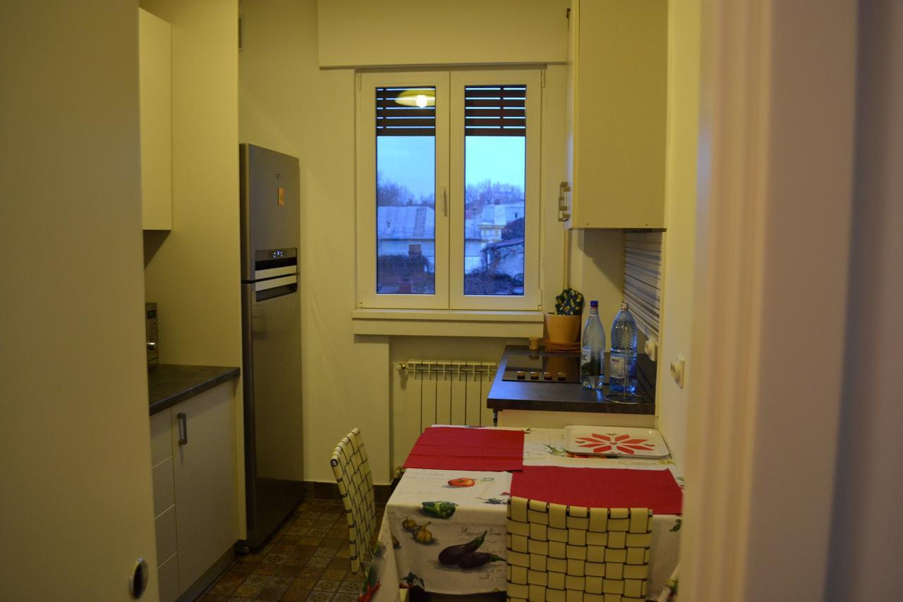 דירות בוקרשט Victoria Plaza Two Bdr Apt מראה חיצוני תמונה