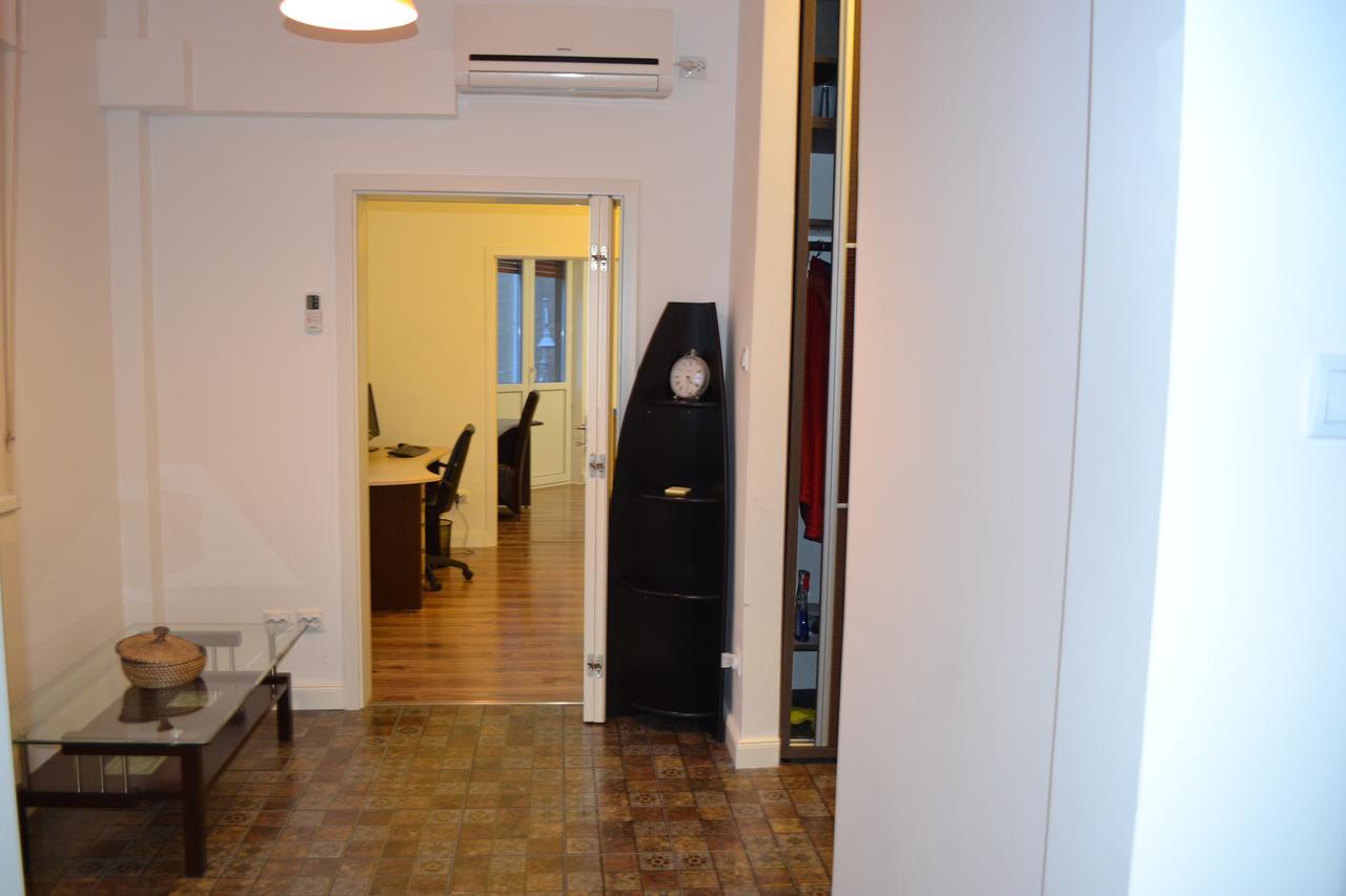 דירות בוקרשט Victoria Plaza Two Bdr Apt מראה חיצוני תמונה