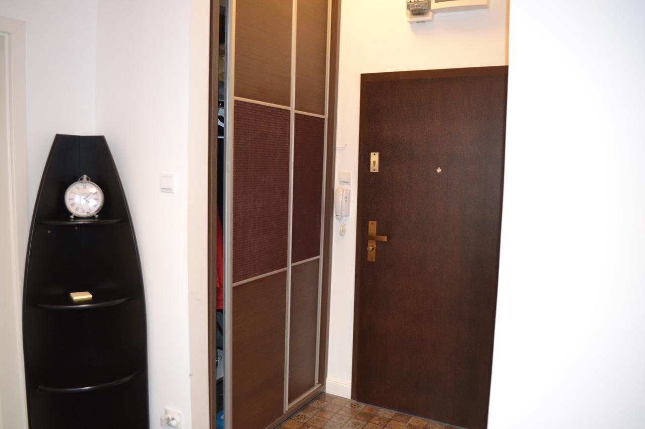 דירות בוקרשט Victoria Plaza Two Bdr Apt מראה חיצוני תמונה