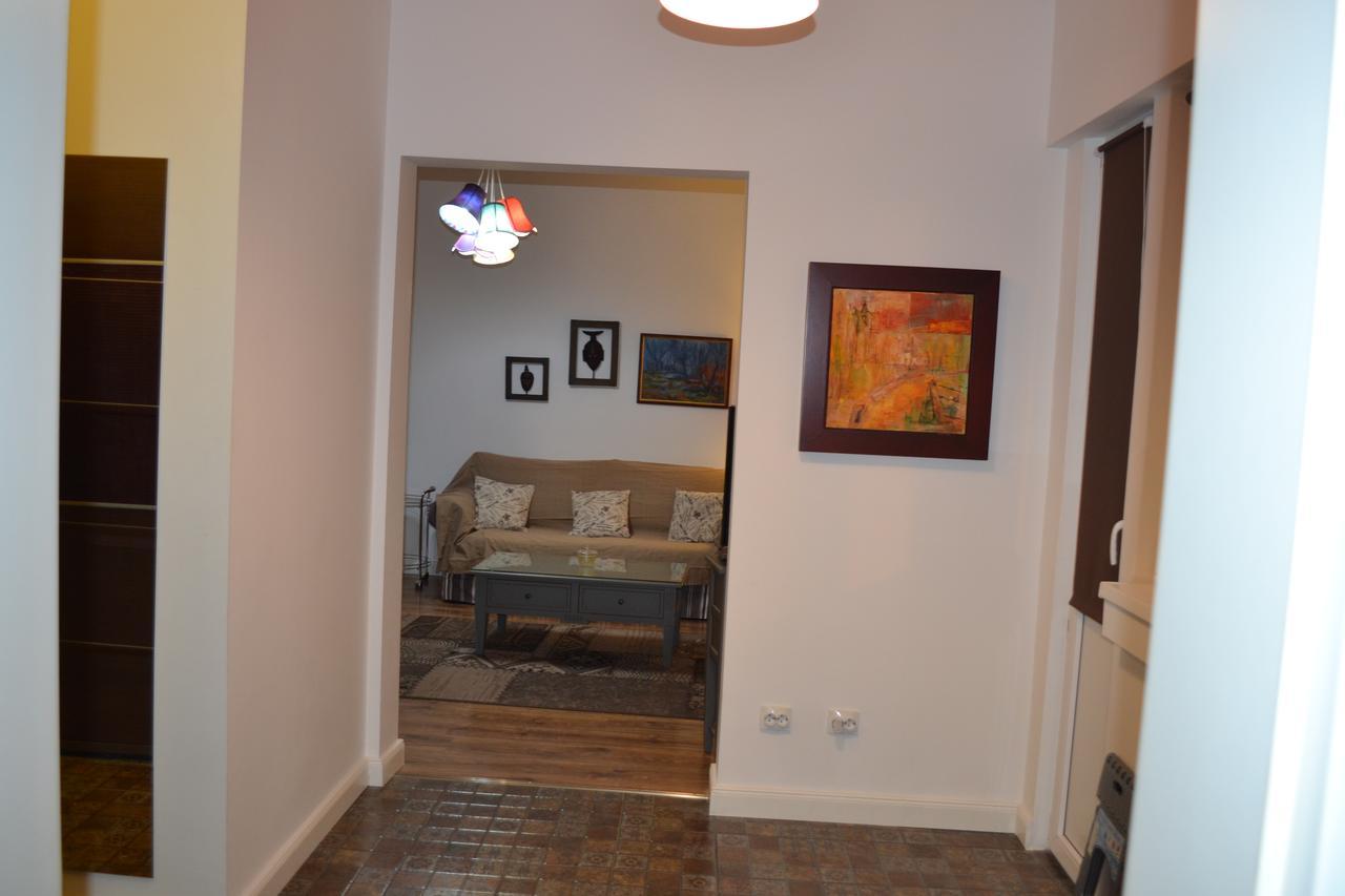דירות בוקרשט Victoria Plaza Two Bdr Apt מראה חיצוני תמונה