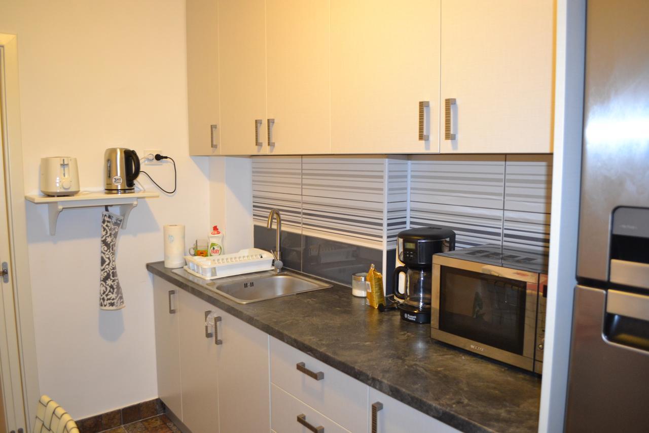 דירות בוקרשט Victoria Plaza Two Bdr Apt מראה חיצוני תמונה
