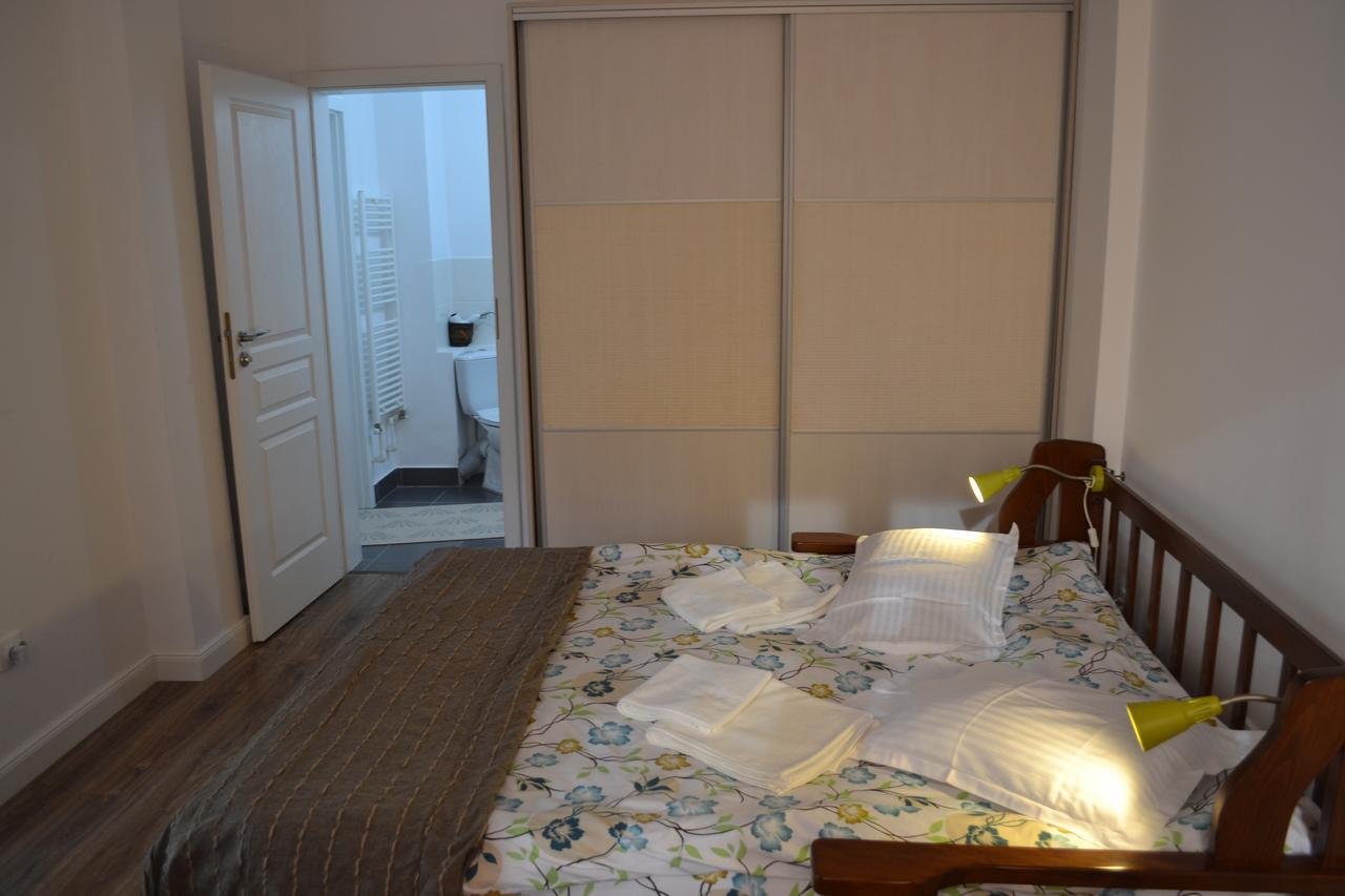 דירות בוקרשט Victoria Plaza Two Bdr Apt מראה חיצוני תמונה